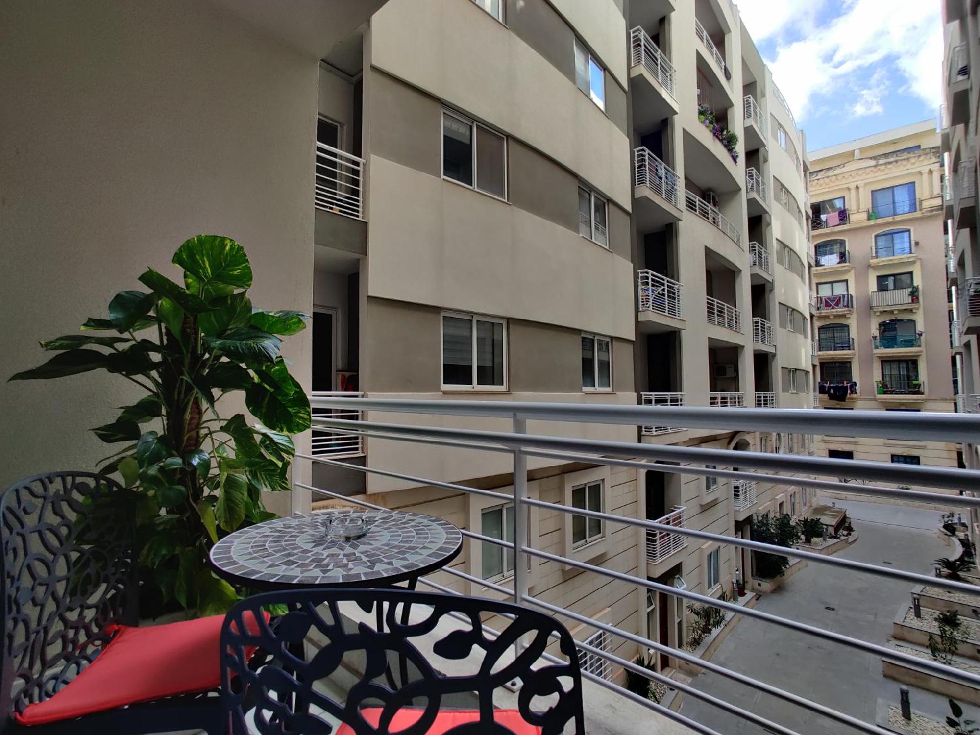 Depiro Point Deluxe - Modern, Designer Apartment 2 Minutes Away From Popular Sliema Seafront Exterior photo