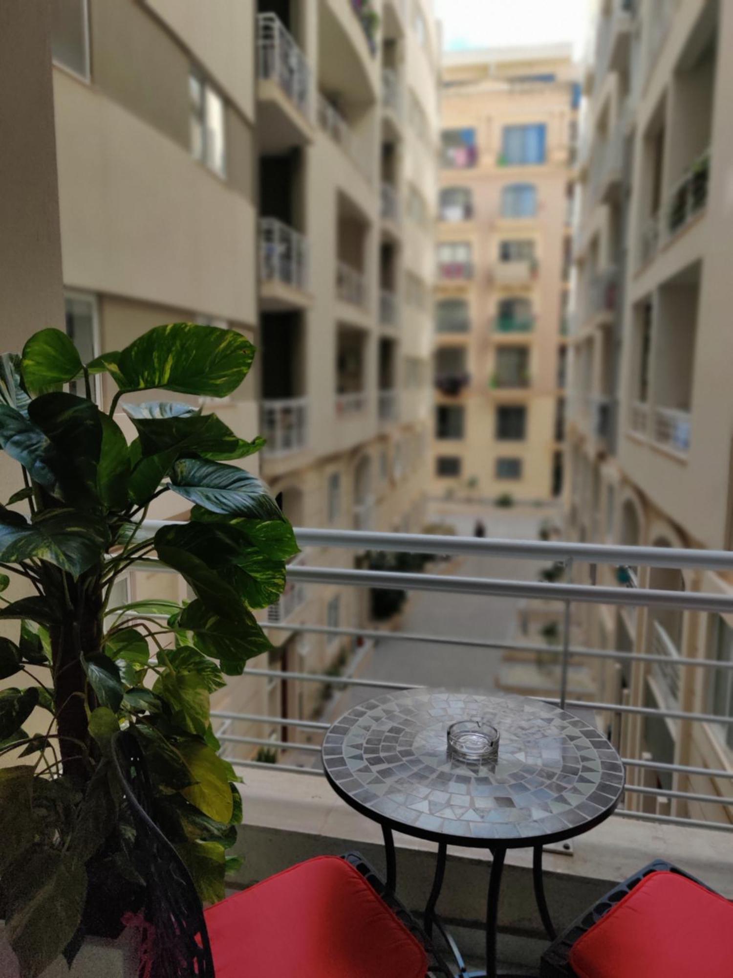 Depiro Point Deluxe - Modern, Designer Apartment 2 Minutes Away From Popular Sliema Seafront Exterior photo